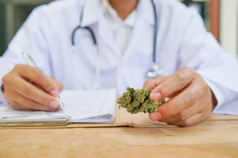 Medizinalcannabis Verordnung Arzt mit Cannabis